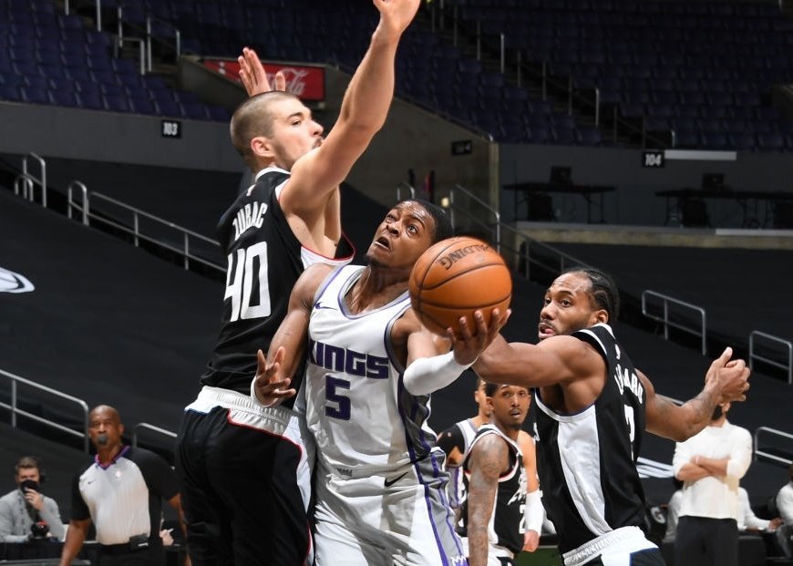  哈利伯顿妙传串联全队，步行者大胜公牛